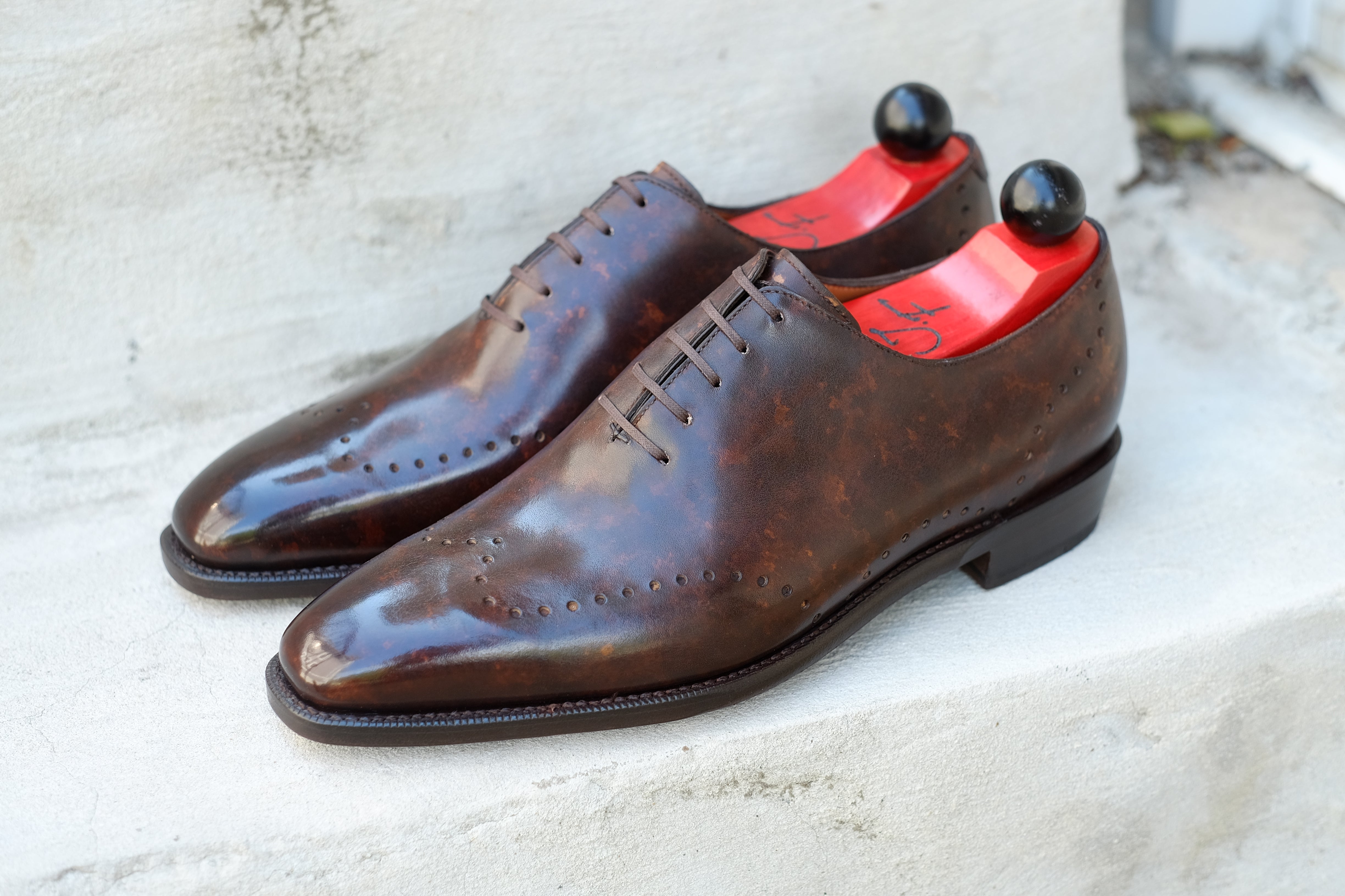 Tony II - Dark Brown Marble Patina - PRE SALE